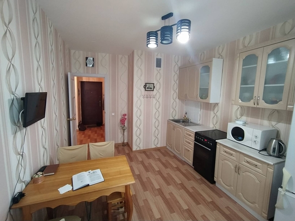 
   Продам 1-комнатную, 42.1 м², 9 Мая ул, 83/1

. Фото 2.