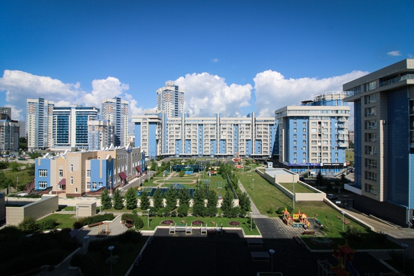 
   Продам 3-комнатную, 121.1 м², Авиаторов ул, 39

. Фото 1.