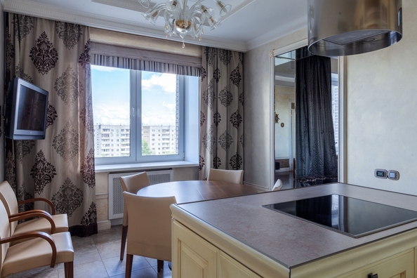 
  Продается 4-комн. квартира, 147 м², Менжинского ул, д. 10д
. Фото 7.