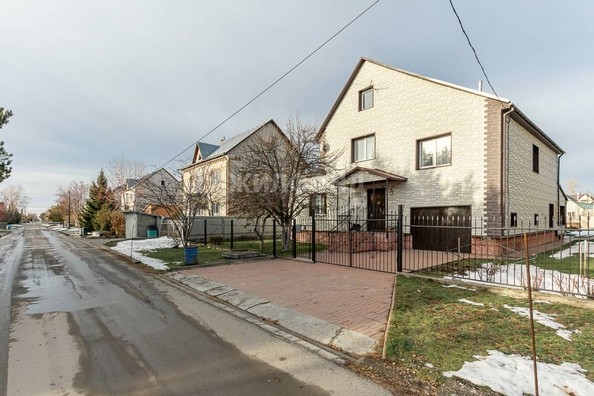 
   Продам дом, 295.9 м², Барнаул

. Фото 3.