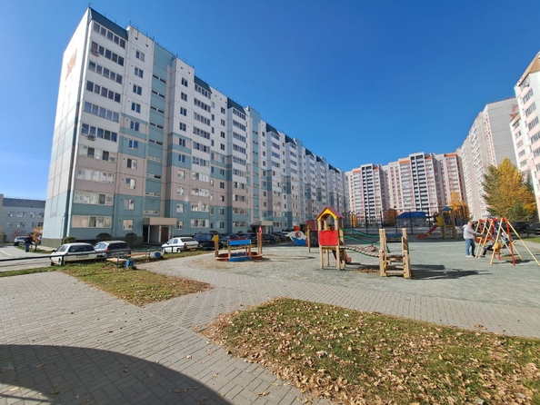 
   Продам 1-комнатную, 43 м², Сергея Семенова ул, 17

. Фото 1.