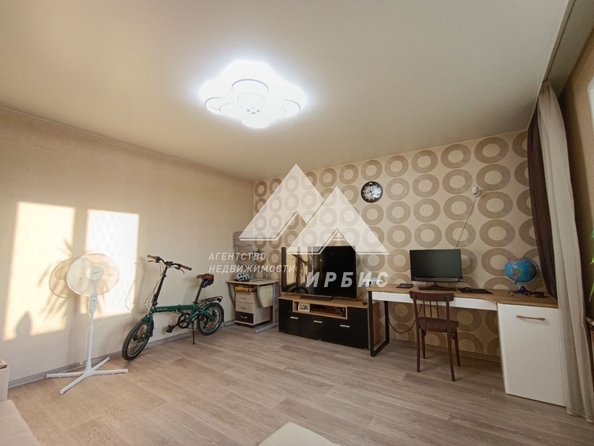 
   Продам 3-комнатную, 67 м², Малахова ул, 144

. Фото 3.