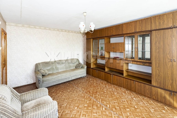 
  Продается 4-комн. квартира, 74 м², Космонавтов ул
. Фото 1.