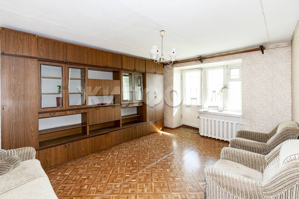 
  Продается 4-комн. квартира, 74 м², Космонавтов ул
. Фото 2.