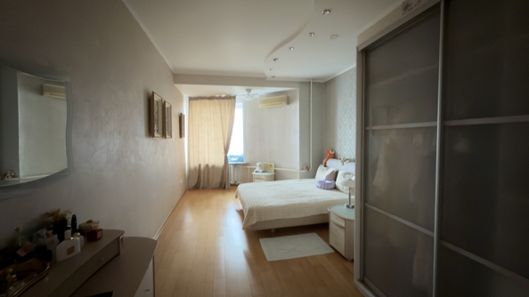 
  Продается 4-комн. квартира 216 м². Фото 12.