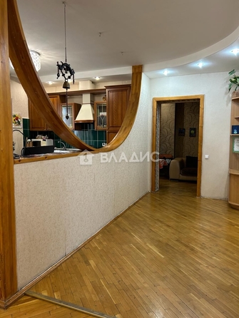 
   Продам 4-комнатную, 157.9 м², Добролюбова ул, 6А

. Фото 7.