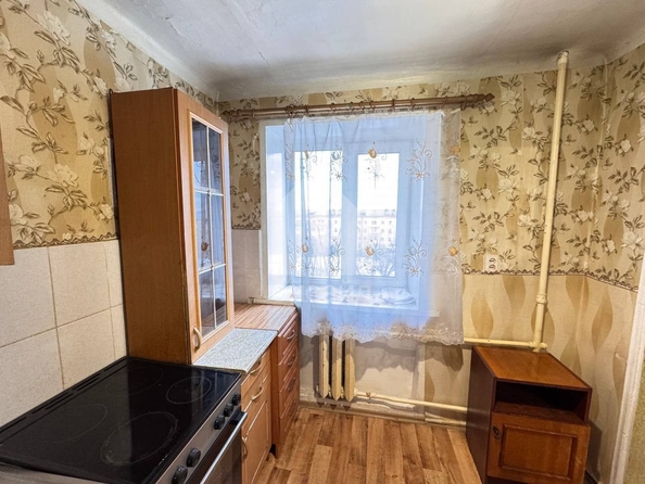 
   Продам 2-комнатную, 42.2 м², Родины ул, 7

. Фото 3.