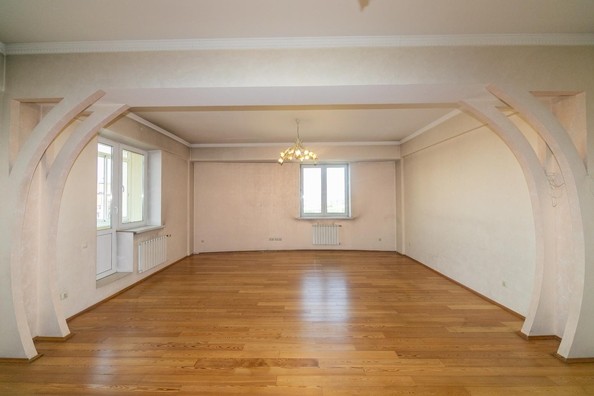 
   Продам 4-комнатную, 253 м², Александра Невского ул, 2

. Фото 15.