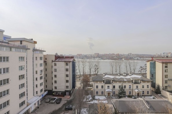 
   Продам 4-комнатную, 160 м², Гагарина б-р, 68В

. Фото 2.