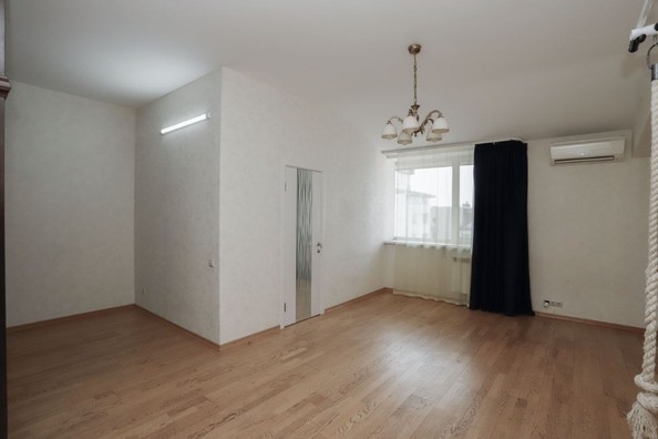 
   Продам 4-комнатную, 160 м², Гагарина б-р, 68В

. Фото 15.