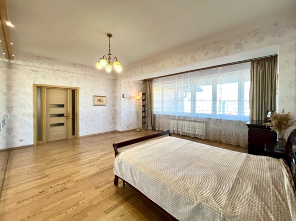 
   Продам 3-комнатную, 159.7 м², Гагарина б-р, 68А

. Фото 6.