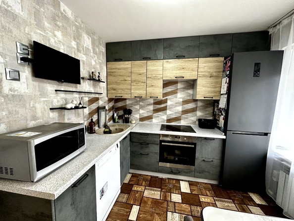 
  Продается 3-комн. квартира, 67.6 м², 12 мкр, д. 30
. Фото 2.