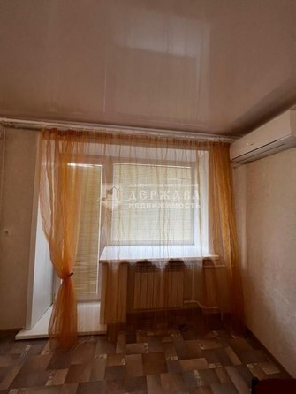 
   Продам 2-комнатную, 45 м², Дзержинского - Демьяна Бедного тер, 6

. Фото 4.