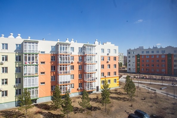 
   Продам 3-комнатную, 49.6 м², Осенний б-р, 13

. Фото 1.