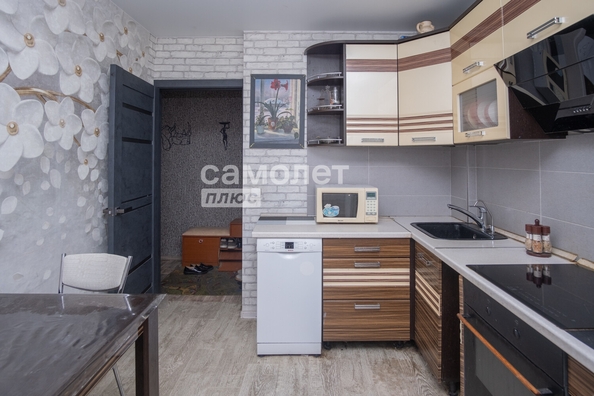 
   Продам 3-комнатную, 67.7 м², Авроры ул, 6

. Фото 2.