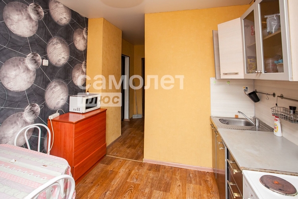 
   Продам 3-комнатную, 62.8 м², Строителей б-р, 52А

. Фото 5.