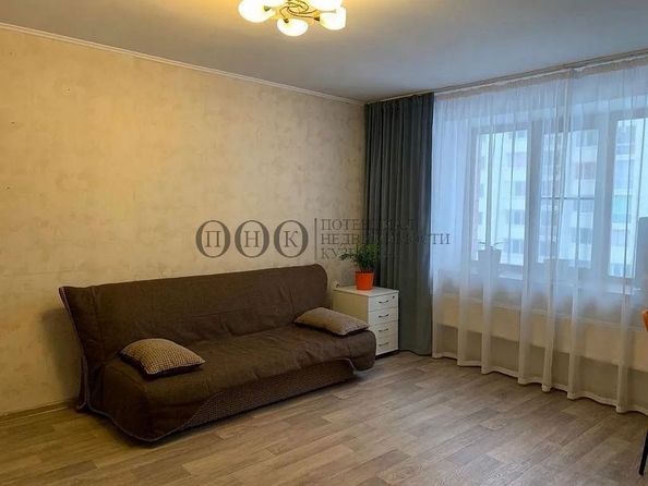 
   Продам 2-комнатную, 63.6 м², Юрия Двужильного ул, 24/1

. Фото 2.