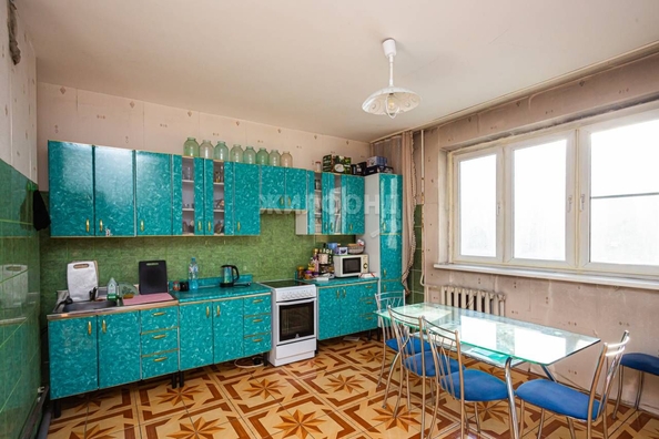 
   Продам 3-комнатную, 114.4 м², Кирова  ул, 129

. Фото 2.