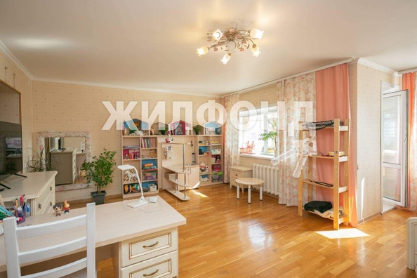 
   Продам 4-комнатную, 195 м², Павловского  ул, 5

. Фото 2.