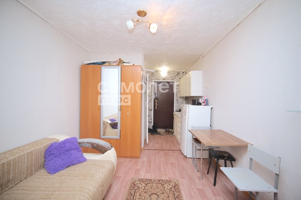 
   Продам 1-комнатную, 16.6 м², Строителей б-р, 56/2

. Фото 3.