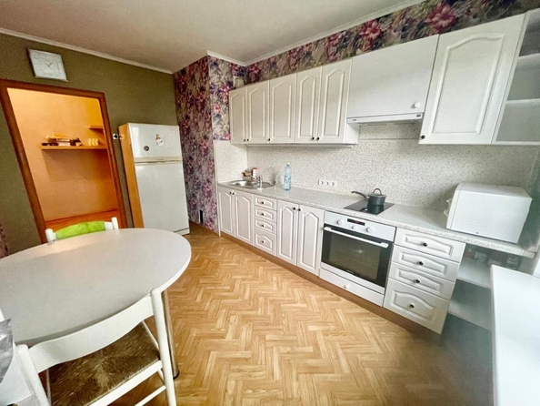 
   Продам 4-комнатную, 95 м², Ноградская (Центральный р-н) ул, 3

. Фото 13.