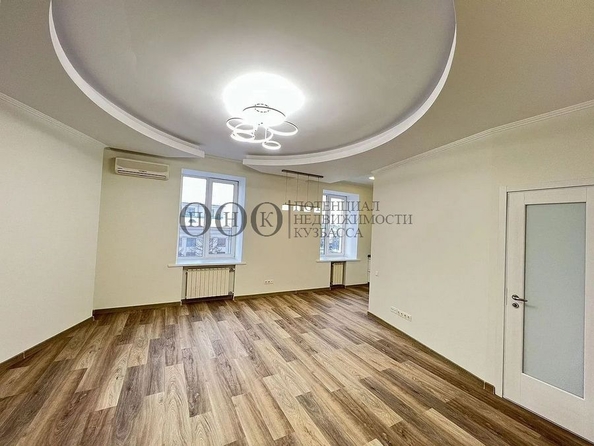 
   Продам 2-комнатную, 56 м², Весенняя ул, 14

. Фото 2.