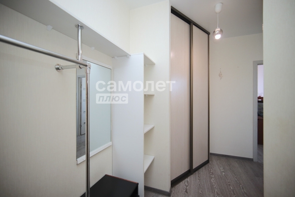 
   Продам 2-комнатную, 42.5 м², Кедровый б-р, 2

. Фото 2.