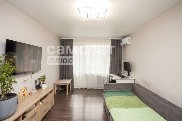 
   Продам 1-комнатную, 30 м², Строителей б-р, 28а

. Фото 2.