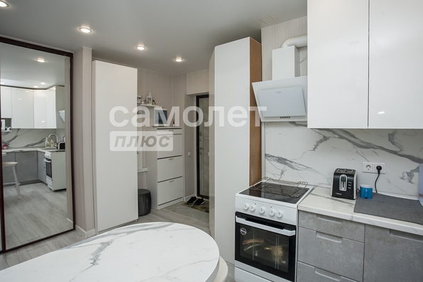 
  Продается 2-комн. квартира, 53.8 м², Строителей б-р, д. 28
. Фото 2.