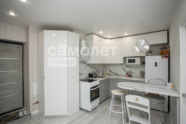 
  Продается 2-комн. квартира, 53.8 м², Строителей б-р, д. 28
. Фото 3.