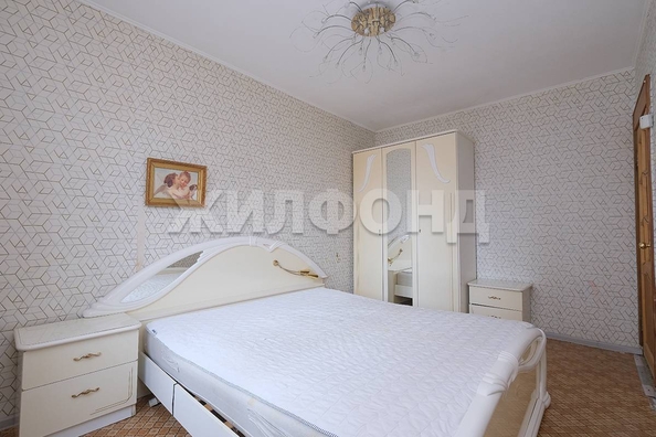 
   Продам 3-комнатную, 65.3 м², Есенина ул, 8/1

. Фото 2.