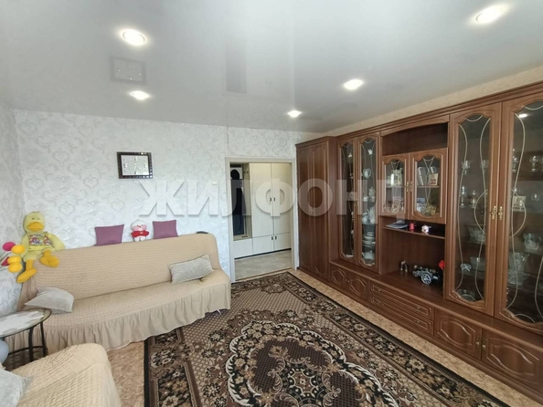 
   Продам 4-комнатную, 77.4 м², Троллейная ул, 152

. Фото 2.