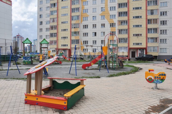 
  Продается 1-комн. квартира, 37.3 м², Петухова ул, д. 95/1
. Фото 2.