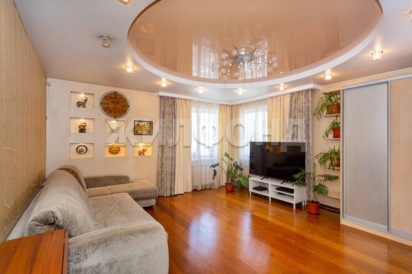 
   Продам 3-комнатную, 87.8 м², Героев Революции ул, 35

. Фото 1.