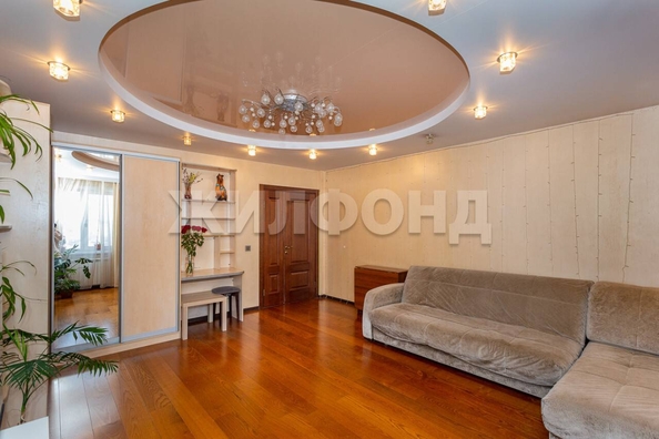
   Продам 3-комнатную, 87.8 м², Героев Революции ул, 35

. Фото 2.