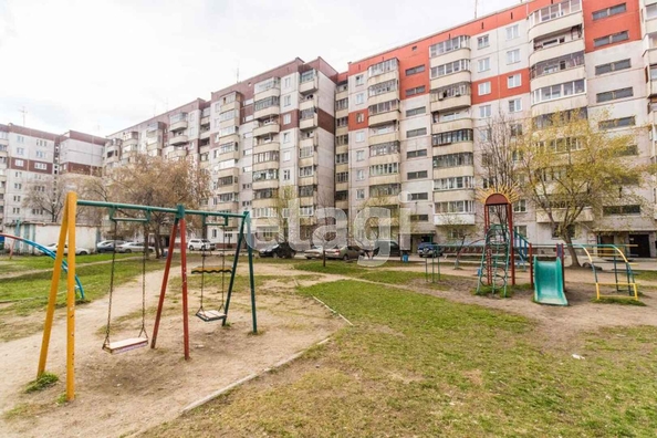 
   Продам 4-комнатную, 78 м², Троллейная ул, 152

. Фото 4.