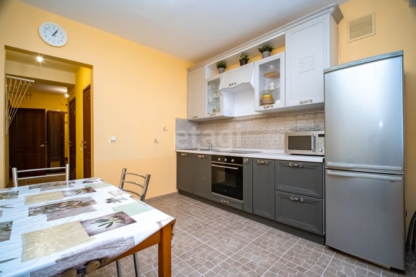 
   Продам 2-комнатную, 67.9 м², Сибревкома ул, 7/1

. Фото 2.