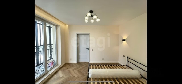 
  Сдается 1-комн. квартира, 72 м², Есенина ул, д. 12/1
. Фото 5.