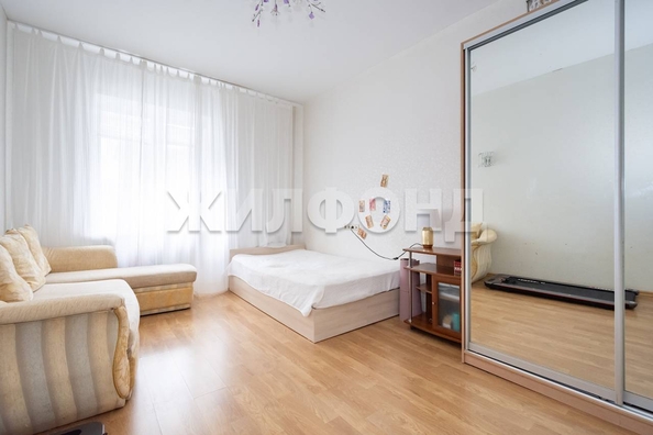 
   Продам 2-комнатную, 58.7 м², Александра Невского ул, 16

. Фото 4.