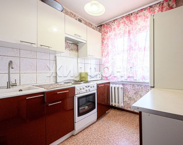 
   Продам 4-комнатную, 61 м², Ударная ул, 1/3

. Фото 1.
