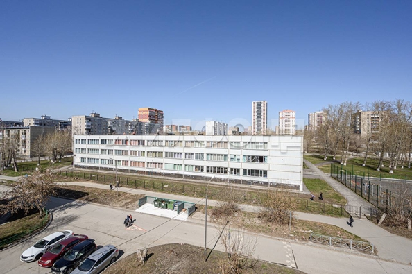 
   Продам 4-комнатную, 61 м², Ударная ул, 1/3

. Фото 20.