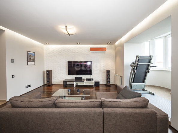 
   Продам 3-комнатную, 90 м², Красный пр-кт, 99

. Фото 2.