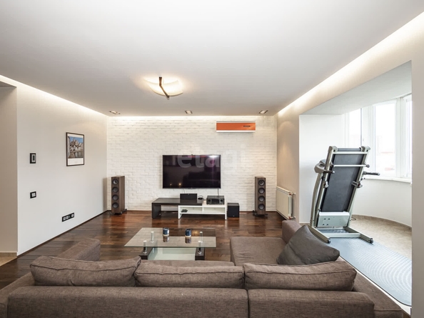 
   Продам 3-комнатную, 90 м², Красный пр-кт, 99

. Фото 3.