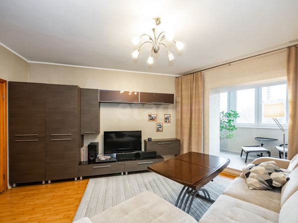 
   Продам 2-комнатную, 60 м², Лескова ул, 15

. Фото 2.