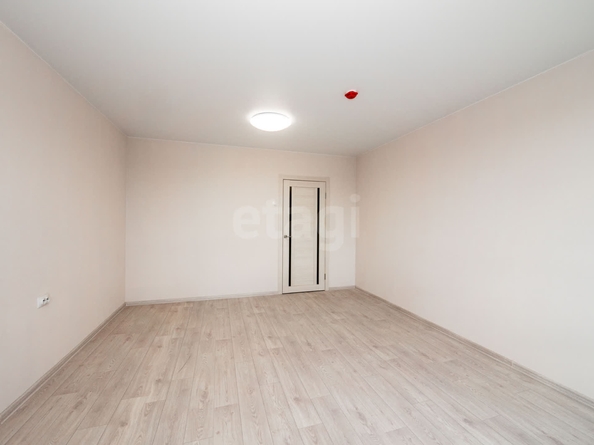 
   Продам 2-комнатную, 56 м², Татьяны Снежиной ул, 42/2

. Фото 6.