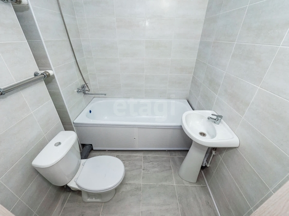 
   Продам 2-комнатную, 56 м², Татьяны Снежиной ул, 42/2

. Фото 19.