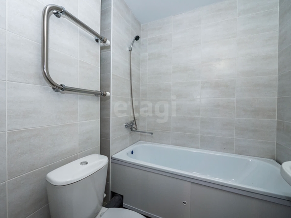 
   Продам 2-комнатную, 56 м², Татьяны Снежиной ул, 42/2

. Фото 21.