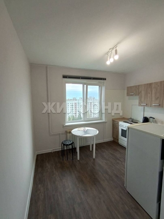 
   Продам 1-комнатную, 37.9 м², Тюленина ул, 1/2

. Фото 2.