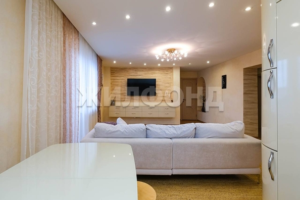 
  Продается 4-комн. квартира, 109 м², Троллейная ул, д. 7
. Фото 6.