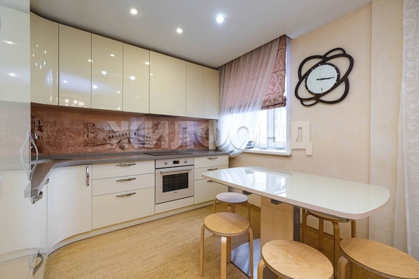 
  Продается 4-комн. квартира, 109 м², Троллейная ул, д. 7
. Фото 8.